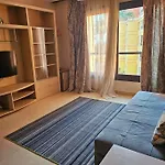 Esplanada Flat With Free Beach